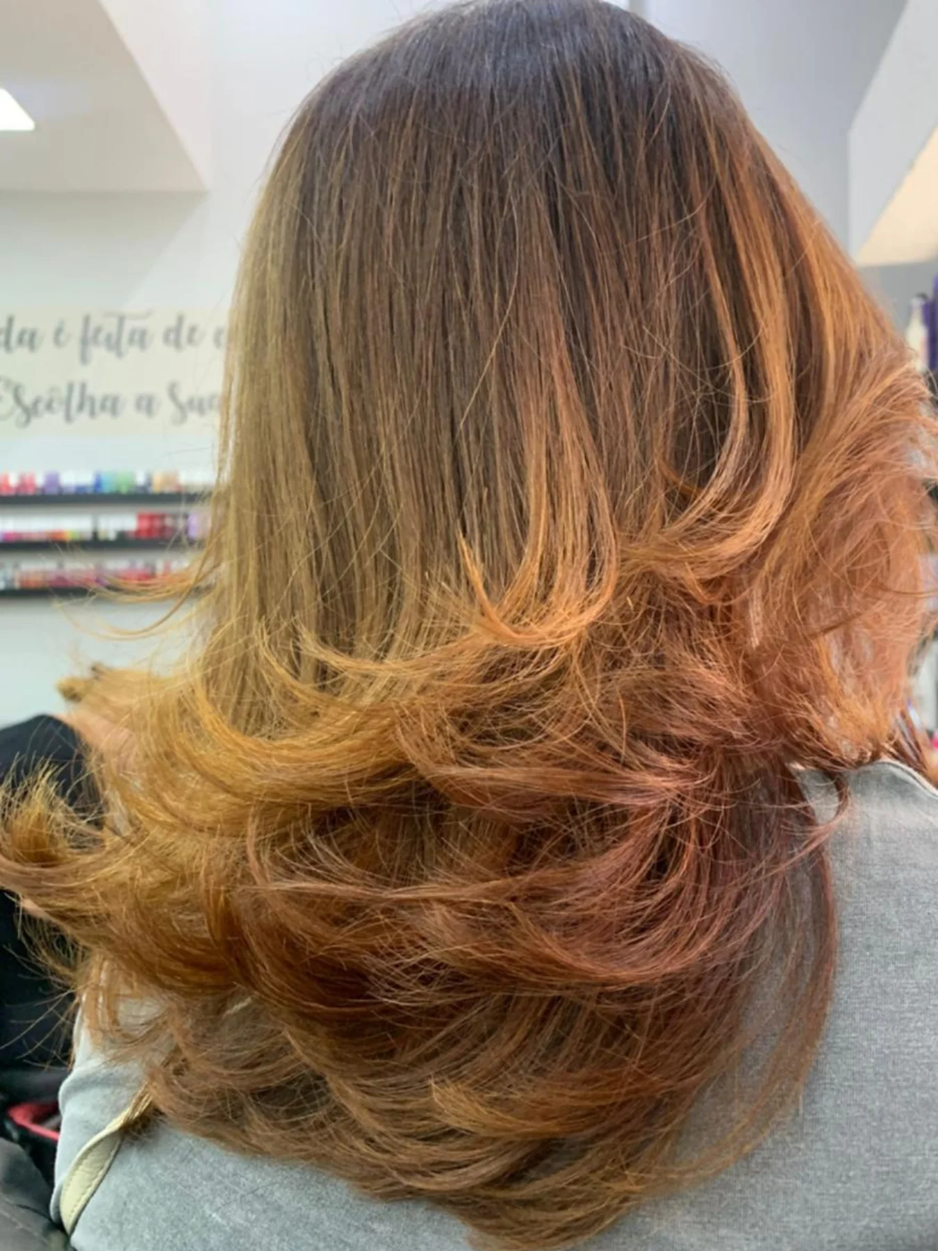 Transformação de cabelo com coloração e corte moderno - Jurema Fernandes
